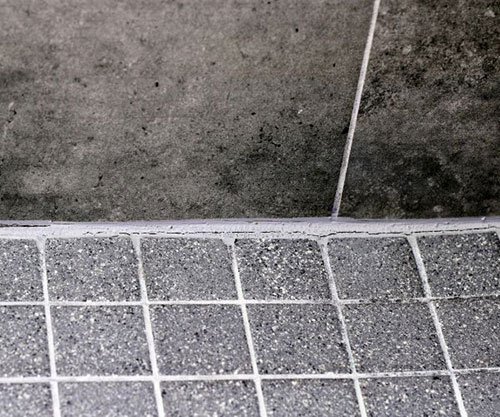 Cracked-or-Crumbling-Grout